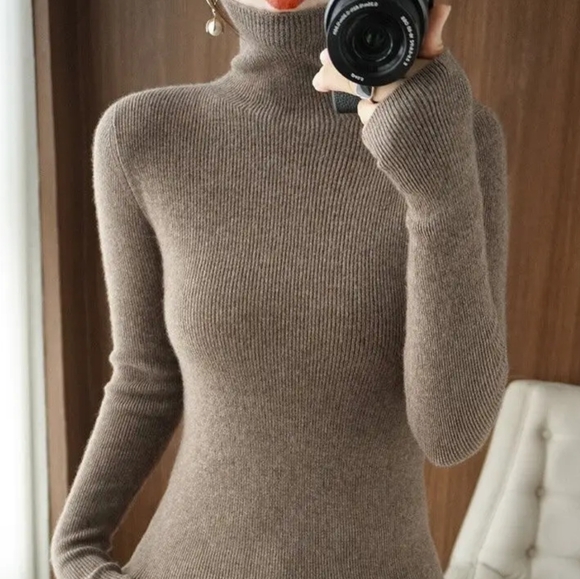 NWT Long Sleeve Turtleneck Sweater in Coffee - Picture 1 of 3
